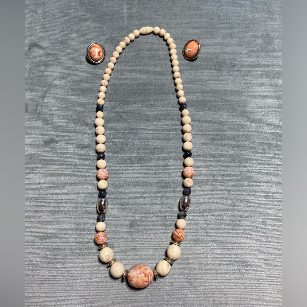 Vintage 1988 Avon Desert Sands necklace w/ barrel clasp and pierced earrings set